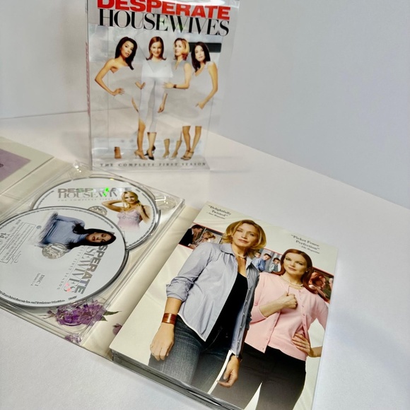 Desperate Housewives Complete 1st Season (Like New) DVD With Bonus Features - Picture 4 of 5
